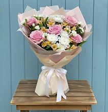 Букет цветов из:  Гвоздики, Орхидеи и Розы в Ростове