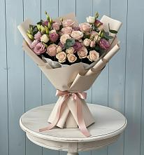 Букет цветов из:  Розы и Лизиантусы в Ростове