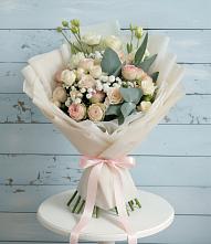Букет цветов из:  Розы и Лизиантусы в Ростове