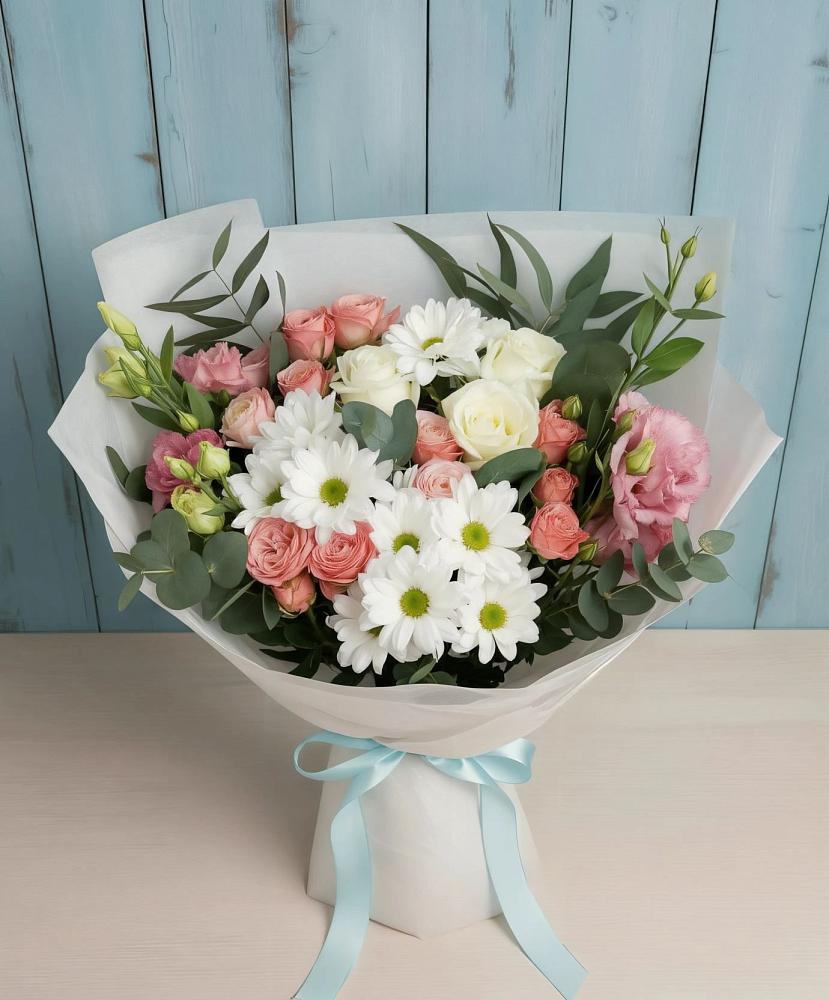 Букет нежный в Ростове Букет цветов из: Розы, Лизиантусы и Хризантемы в Ростове