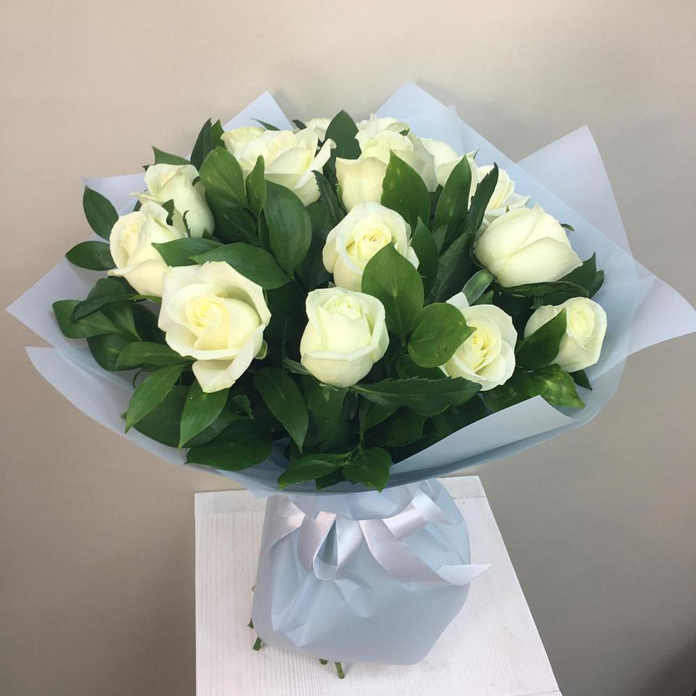 Букет 15 Белых роз Проуд в Ростове