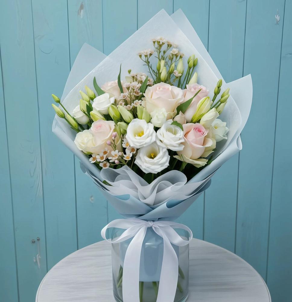 Букет цветов из: Розы и Лизиантусы в Ростове