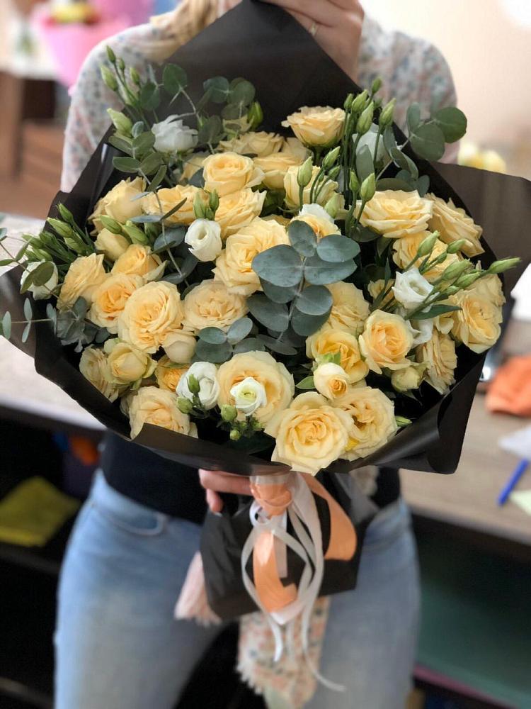 Букет цветов из: Розы и Лизиантусы в Ростове