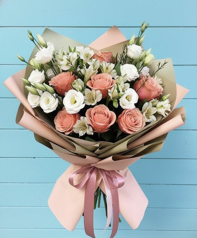 Букет олимп в Ростове Букет цветов из: Розы, Альстромерии и Лизиантусы в Ростове