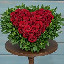 Композиция Сердце в любви в Ростове Цветочная композиция из Розы в виде сердца в Ростове