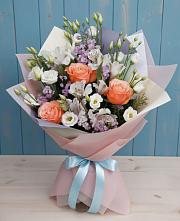 Букет цветов из:  Лизиантусы, Розы, Альстромерии и Гипсофила в Ростове