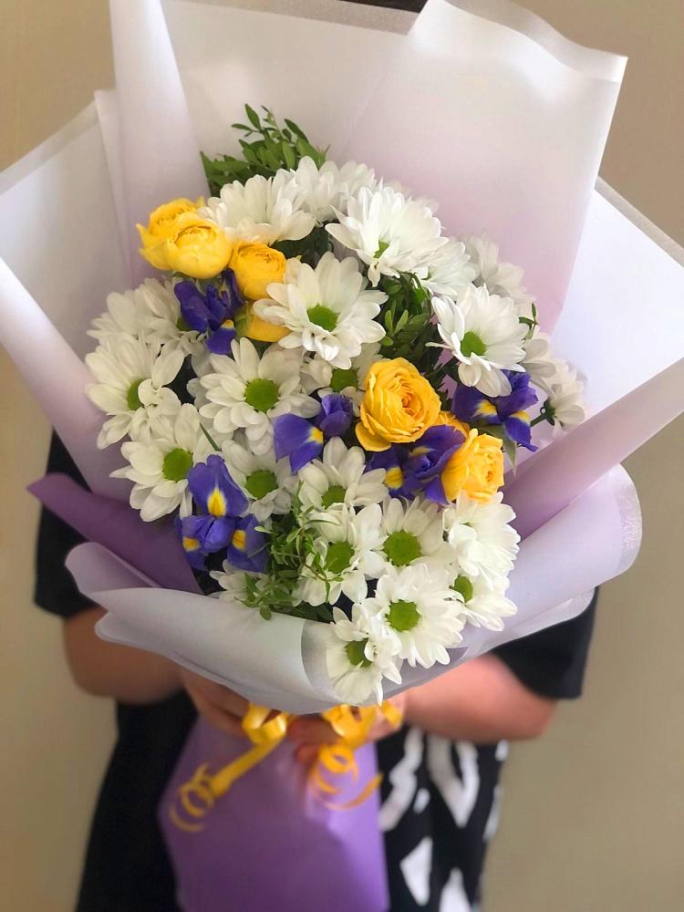 Букет цветов из: Ирисы, Хризантемы и Розы в Ростове
