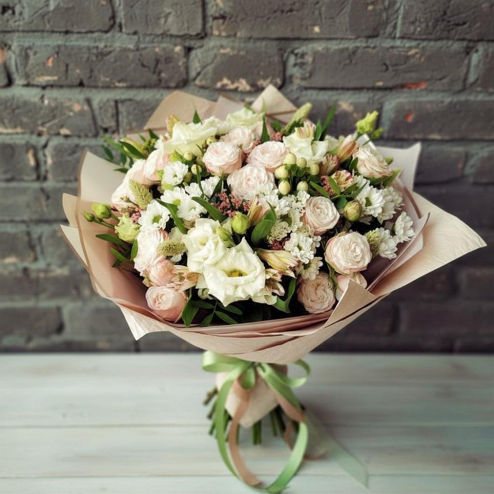 Букет нежное ассорти в Ростове Букет цветов из: Альстромерии, Розы и Хризантемы в Ростове