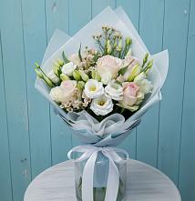 Букет цветов из:  Розы и Лизиантусы в Ростове