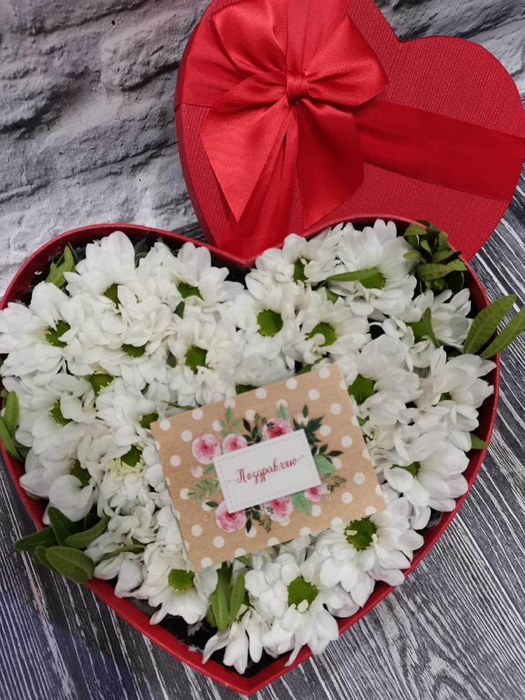 Цветочная композиция из Хризантемы в виде сердца в Ростове