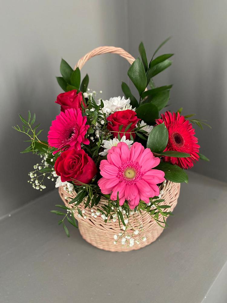 Цветочная композиция из Розы, Хризантемы и Герберы в корзине в Ростове