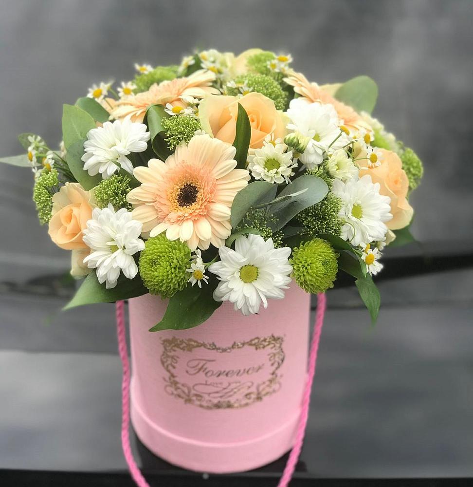 Цветочная композиция из Розы, Герберы и Хризантемы в шляпной коробке в Ростове