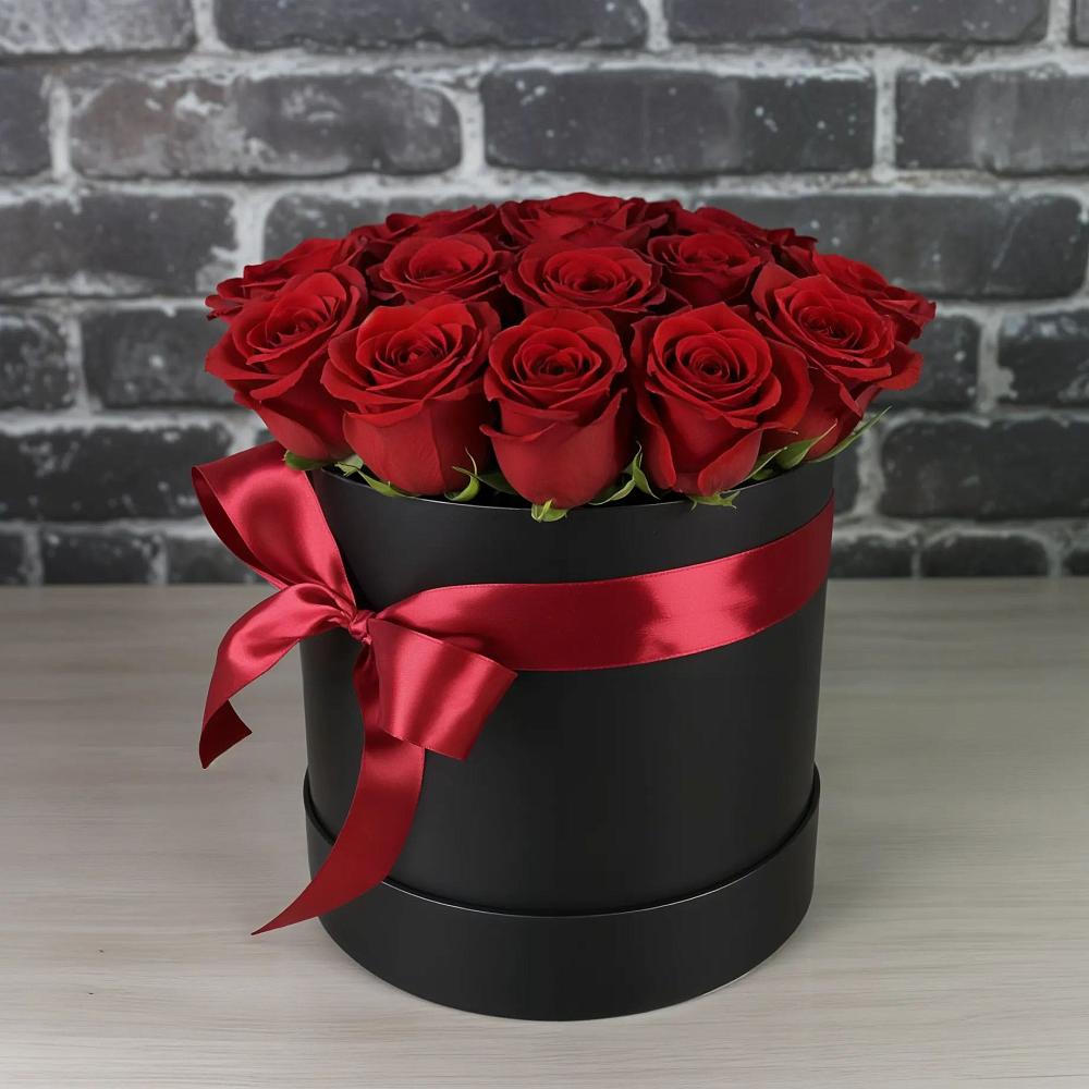 Композиция исключительность в Ростове Цветочная композиция из Розы в шляпной коробке в Ростове