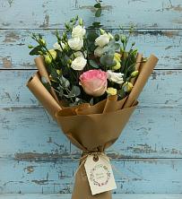 Букет нежный привет в Ростове Букет цветов из:  Розы и Лизиантусы в Ростове
