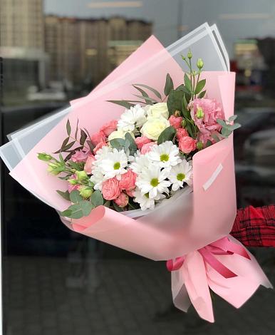 Букет цветов из: Розы, Лизиантусы и Хризантемы в Ростове