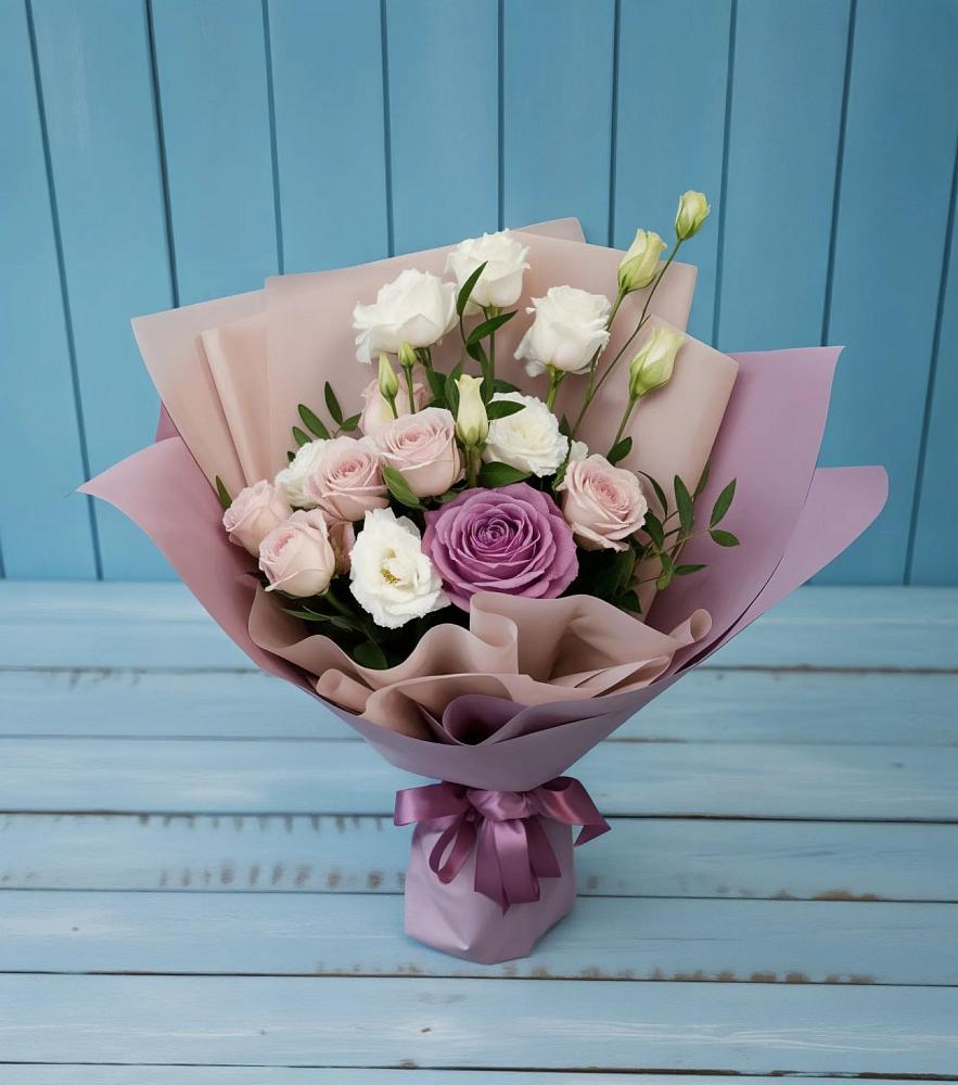 Букет цветов из: Розы и Лизиантусы в Ростове