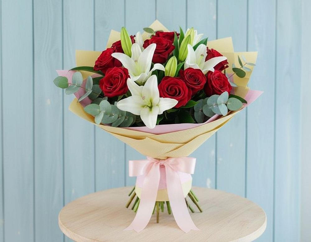 Букет Элегантная гармония в Ростове Букет цветов из: Лилии и Розы в Ростове